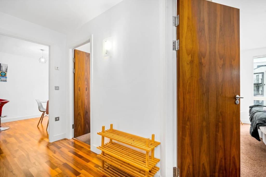 Apartment Spacious 2 Bed And Free Parking *