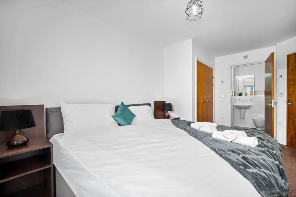 Spacious 2 Bed And Free Parking
