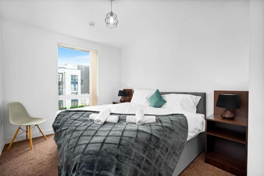 Apartment Spacious 2 Bed And Free Parking *